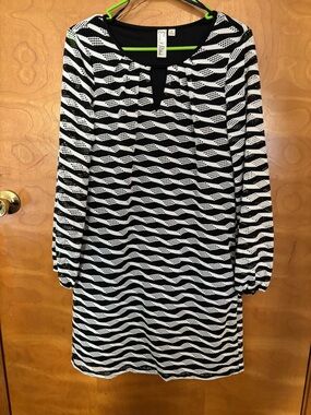 Emma & Michele Black and White Wave-Pattern Long Sleeve Dress